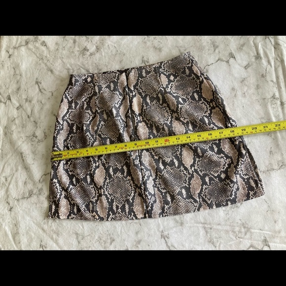 Snake skin look skirt - Picture 7 of 7